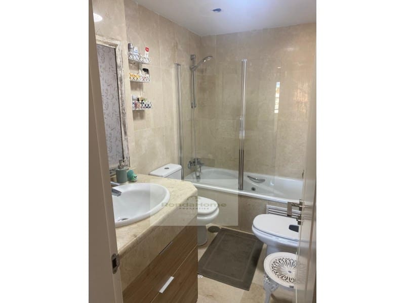 2 bedroom Flat for rent in Estepona with garage - € 1,500 (Ref: 9938099)