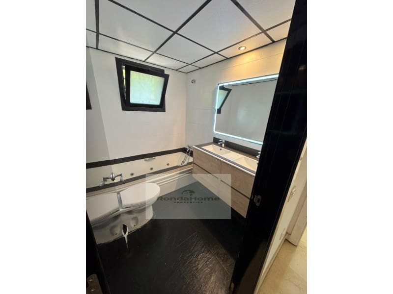 2 soveværelse Lejlighed til salg i Benalmadena med garage - € 385.000 (Ref: 9938100)
