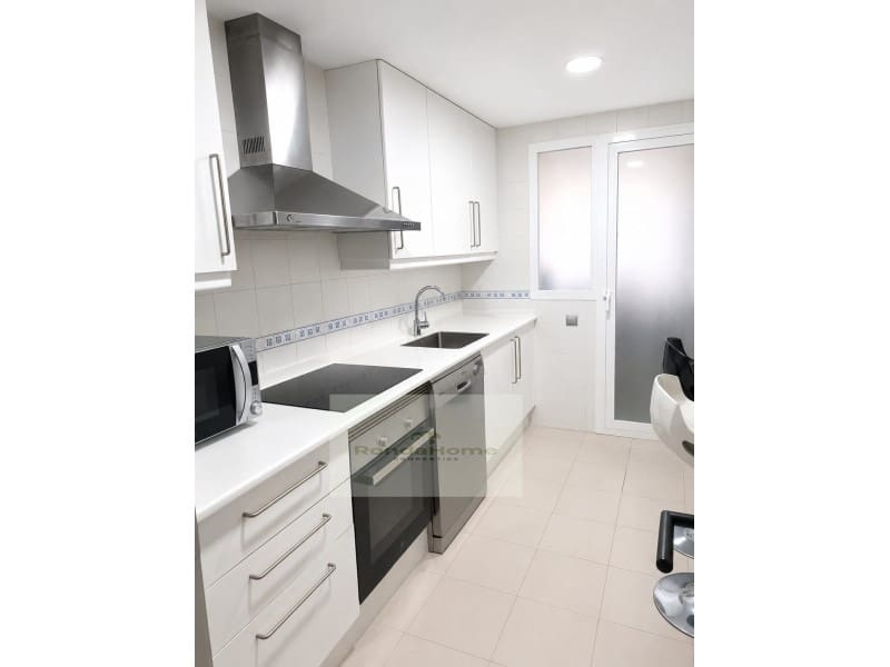 2 quarto Apartamento para arrendar em Benahavis com piscina garagem - 2 000 € (Ref: 9939891)