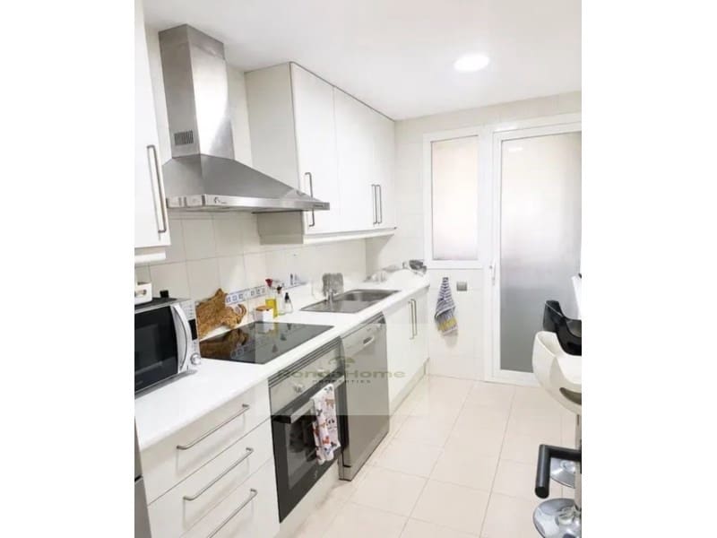 2 quarto Apartamento para arrendar em Benahavis com piscina garagem - 2 000 € (Ref: 9939891)