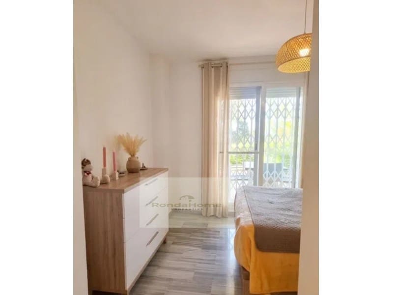 2 quarto Apartamento para arrendar em Benahavis com piscina garagem - 2 000 € (Ref: 9939891)