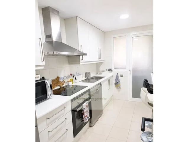 2 quarto Apartamento para arrendar em Los Arqueros - Puerto del Almendro, Benahavís com piscina garagem - 2 000 € (Ref: 9939891)