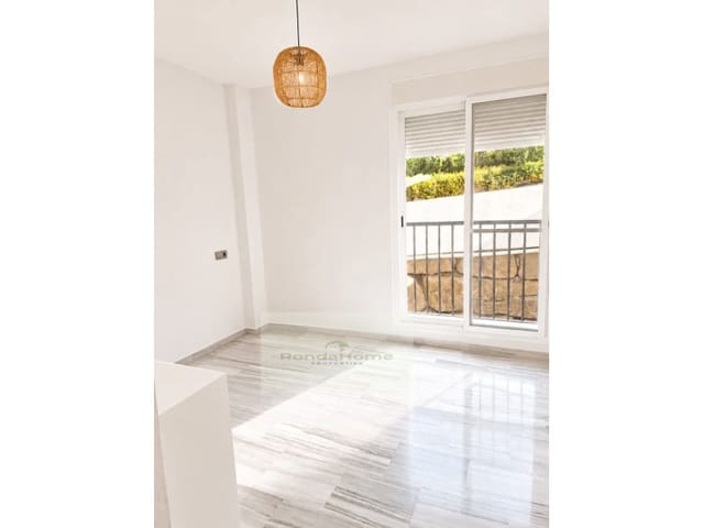 2 quarto Apartamento para arrendar em Los Arqueros - Puerto del Almendro, Benahavís com piscina garagem - 2 000 € (Ref: 9939891)