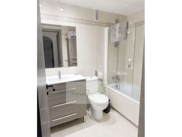 2 quarto Apartamento para arrendar em Los Arqueros - Puerto del Almendro, Benahavís com piscina garagem - 2 000 € (Ref: 9939891)