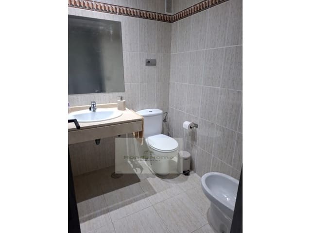 2 quarto Apartamento para arrendar em Los Arqueros - Puerto del Almendro, Benahavís com piscina garagem - 2 000 € (Ref: 9939891)