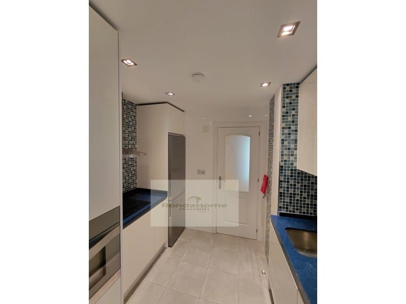 2 soveværelse Lejlighed til leje i Malaga by med garage - € 1.300 (Ref: 9984849)