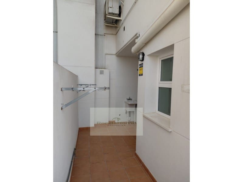 2 soveværelse Lejlighed til leje i Malaga by med garage - € 1.300 (Ref: 9984849)