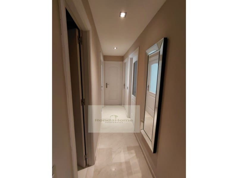 2 soveværelse Lejlighed til leje i Malaga by med garage - € 1.300 (Ref: 9984849)