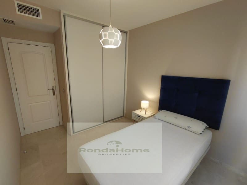 2 soveværelse Lejlighed til leje i Malaga by med garage - € 1.300 (Ref: 9984849)