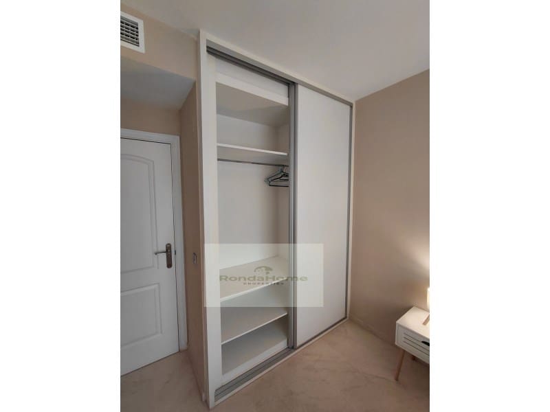2 soveværelse Lejlighed til leje i Malaga by med garage - € 1.300 (Ref: 9984849)