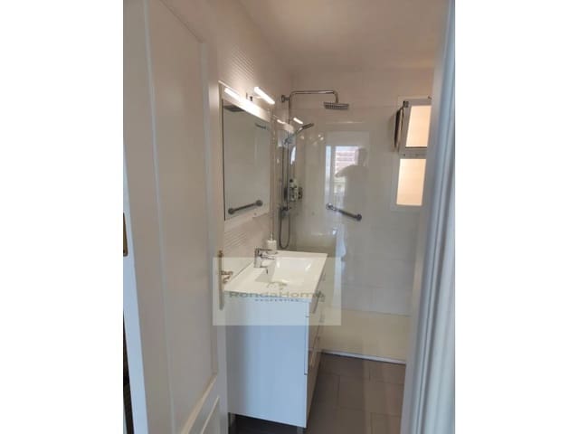 2 Zimmer Wohnung zu vermieten in Zona Puerto Deportivo, Fuengirola mit Pool Garage - 1.500 € (Ref: 9984851)