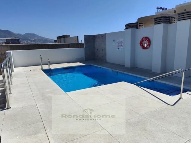 2 Zimmer Wohnung zu vermieten in Zona Puerto Deportivo, Fuengirola mit Pool Garage - 1.500 € (Ref: 9984851)
