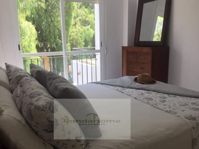 2 soverom Leilighet til leie i La Dama de Noche - La Alzambra, Marbella med svømmebasseng garasje - € 1 900 (Ref: 9990645)