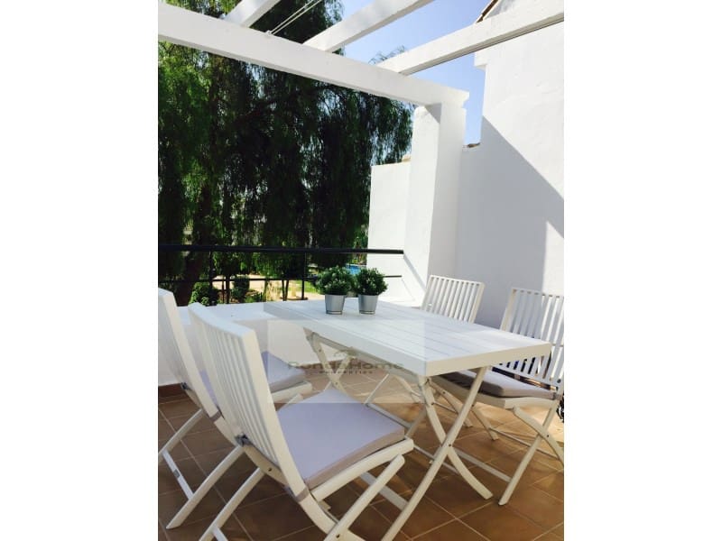 2 slaapkamer Flat te huur in Nueva Andalucia met zwembad garage - € 1.900 (Ref: 9990645)