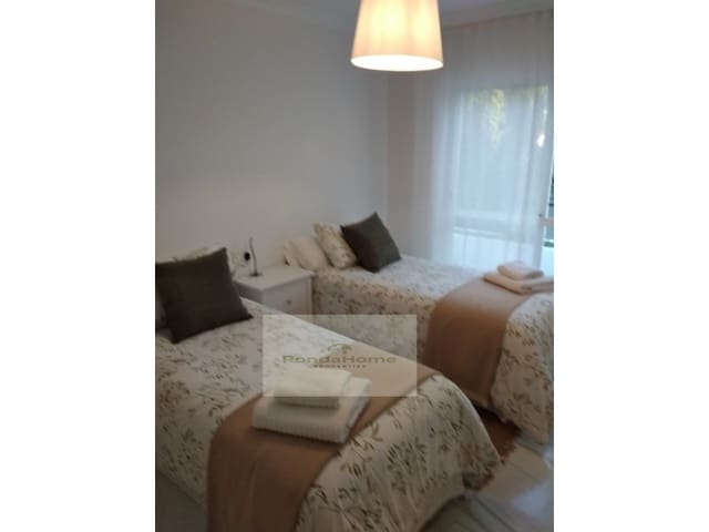 2 soverom Leilighet til leie i La Dama de Noche - La Alzambra, Marbella med svømmebasseng garasje - € 1 900 (Ref: 9990645)