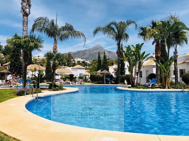 2 soverom Leilighet til leie i La Dama de Noche - La Alzambra, Marbella med svømmebasseng garasje - € 1 900 (Ref: 9990645)