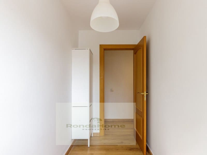 4 camera da letto Appartamento da affittare in Malaga citta con piscina garage - 1.700 € (Rif: 9990646)