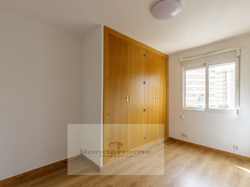 4 camera da letto Appartamento da affittare in Malaga citta con piscina garage - 1.700 € (Rif: 9990646)