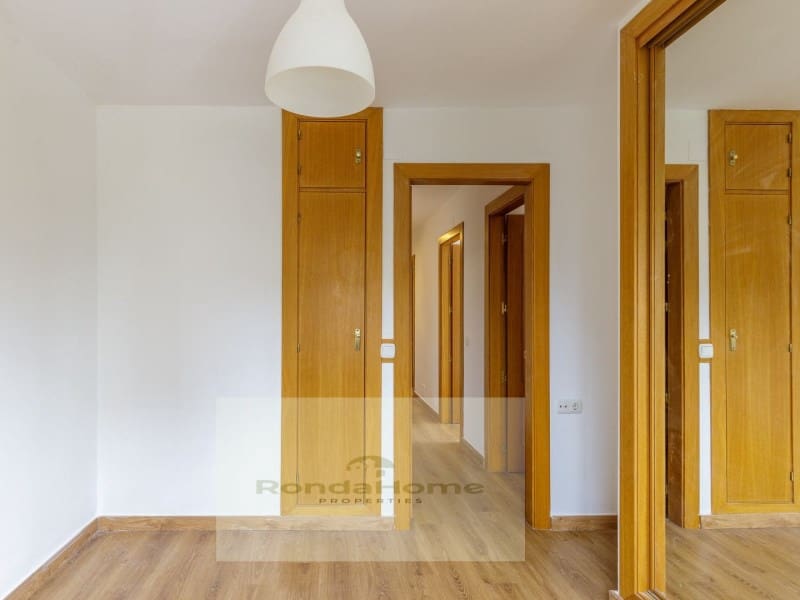 4 camera da letto Appartamento da affittare in Malaga citta con piscina garage - 1.700 € (Rif: 9990646)