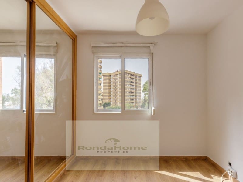 4 camera da letto Appartamento da affittare in Malaga citta con piscina garage - 1.700 € (Rif: 9990646)