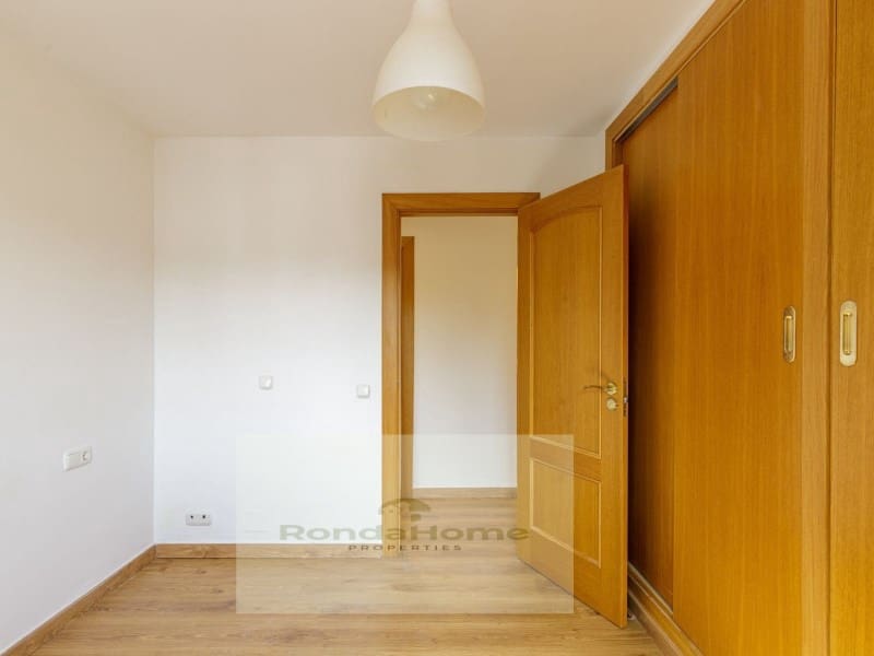 4 camera da letto Appartamento da affittare in Malaga citta con piscina garage - 1.700 € (Rif: 9990646)