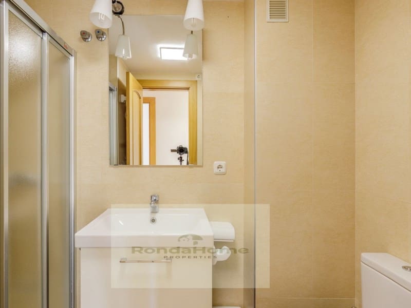 4 camera da letto Appartamento da affittare in Malaga citta con piscina garage - 1.700 € (Rif: 9990646)
