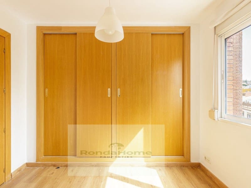 4 camera da letto Appartamento da affittare in Malaga citta con piscina garage - 1.700 € (Rif: 9990646)