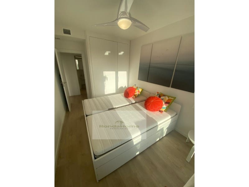 3 soveværelse Lejlighed til leje i Nueva Andalucia med swimmingpool garage - € 2.300 (Ref: 9995085)