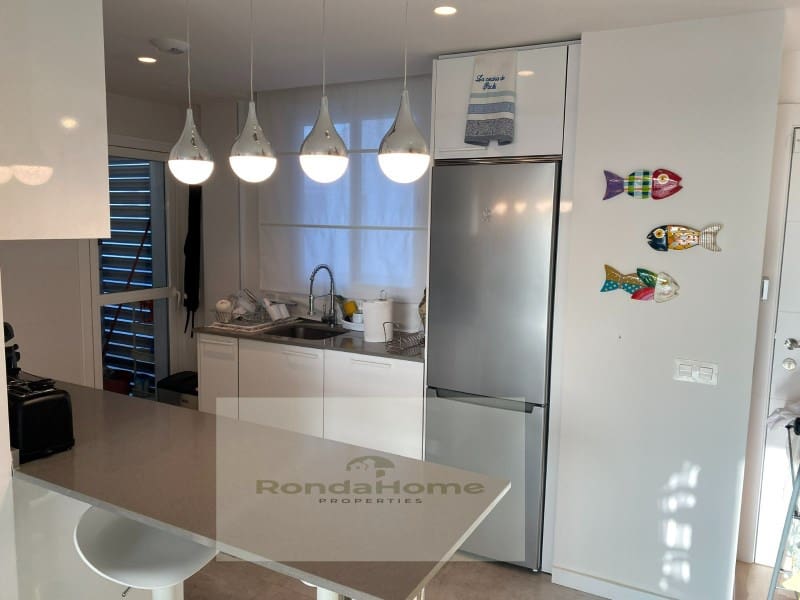 3 soveværelse Lejlighed til leje i Nueva Andalucia med swimmingpool garage - € 2.300 (Ref: 9995085)