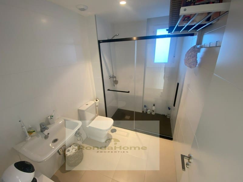 3 soveværelse Lejlighed til leje i Nueva Andalucia med swimmingpool garage - € 2.300 (Ref: 9995085)