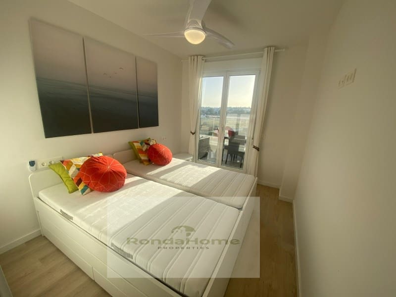 3 soveværelse Lejlighed til leje i Nueva Andalucia med swimmingpool garage - € 2.300 (Ref: 9995085)
