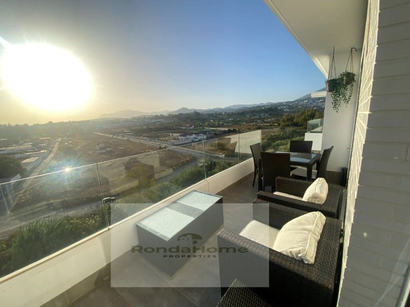 3 soveværelse Lejlighed til leje i Nueva Andalucia med swimmingpool garage - € 2.300 (Ref: 9995085)