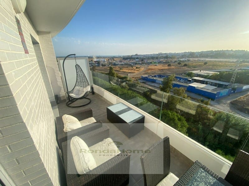 3 soveværelse Lejlighed til leje i Nueva Andalucia med swimmingpool garage - € 2.300 (Ref: 9995085)