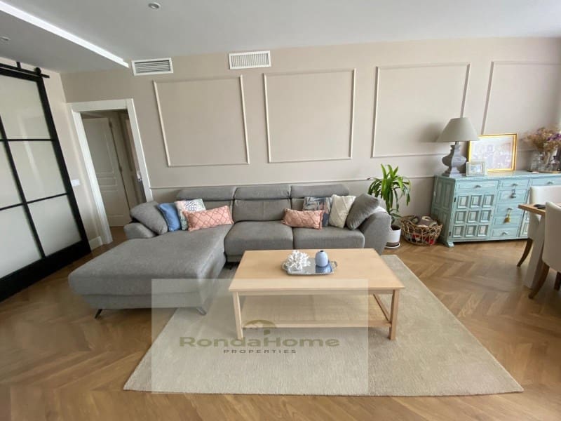 3 soveværelse Lejlighed til leje i Malaga by - € 1.800 (Ref: 9995086)