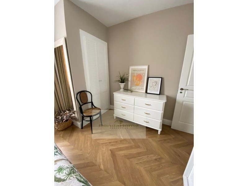 3 soveværelse Lejlighed til leje i Malaga by - € 1.800 (Ref: 9995086)