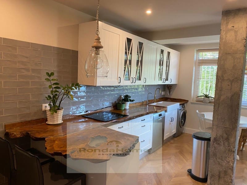 3 soveværelse Lejlighed til leje i Malaga by - € 1.800 (Ref: 9995086)