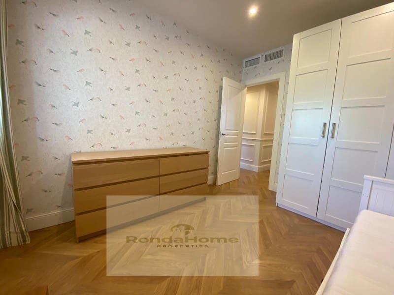 3 soveværelse Lejlighed til leje i Malaga by - € 1.800 (Ref: 9995086)