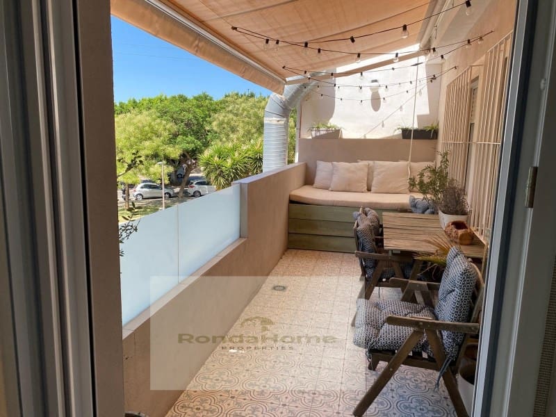 3 soveværelse Lejlighed til leje i Malaga by - € 1.800 (Ref: 9995086)