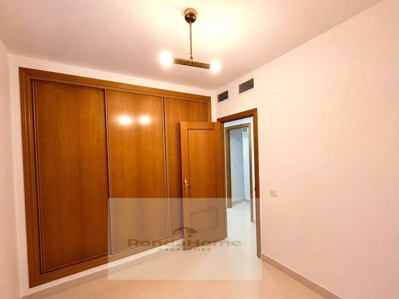 3 soveværelse Lejlighed til leje i Torremolinos med swimmingpool garage - € 1.930 (Ref: 9998763)