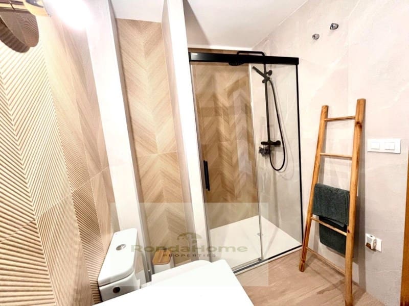3 soveværelse Lejlighed til leje i Torremolinos med swimmingpool garage - € 1.930 (Ref: 9998763)