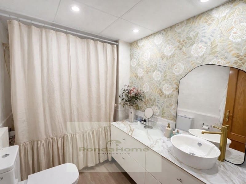 3 soveværelse Lejlighed til leje i Torremolinos med swimmingpool garage - € 1.930 (Ref: 9998763)