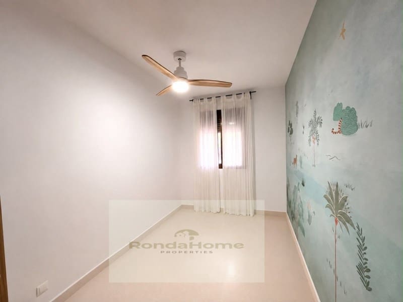 3 soveværelse Lejlighed til leje i Torremolinos med swimmingpool garage - € 1.930 (Ref: 9998763)