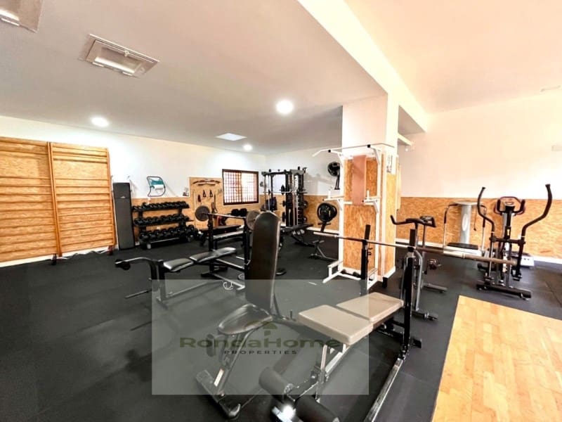 3 soveværelse Lejlighed til leje i Torremolinos med swimmingpool garage - € 1.930 (Ref: 9998763)
