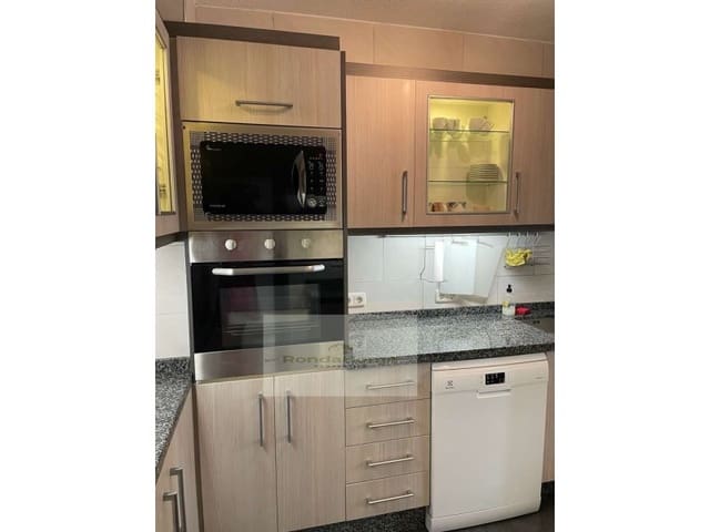 2 slaapkamer Flat te huur in Centro ciudad, Fuengirola met zwembad garage - € 1.350 (Ref: 9998764)