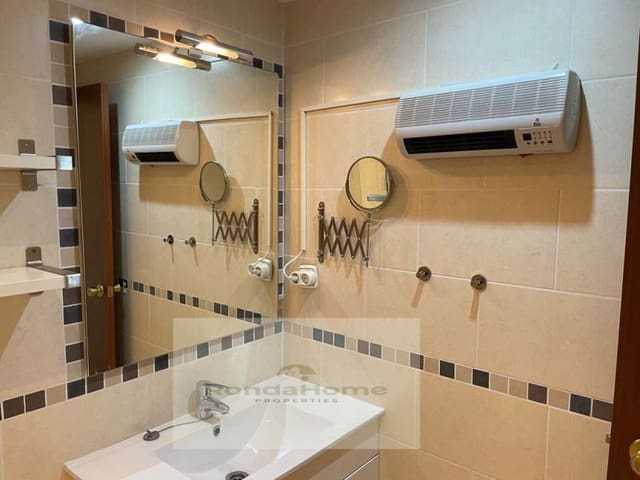 2 slaapkamer Flat te huur in Centro ciudad, Fuengirola met zwembad garage - € 1.350 (Ref: 9998764)