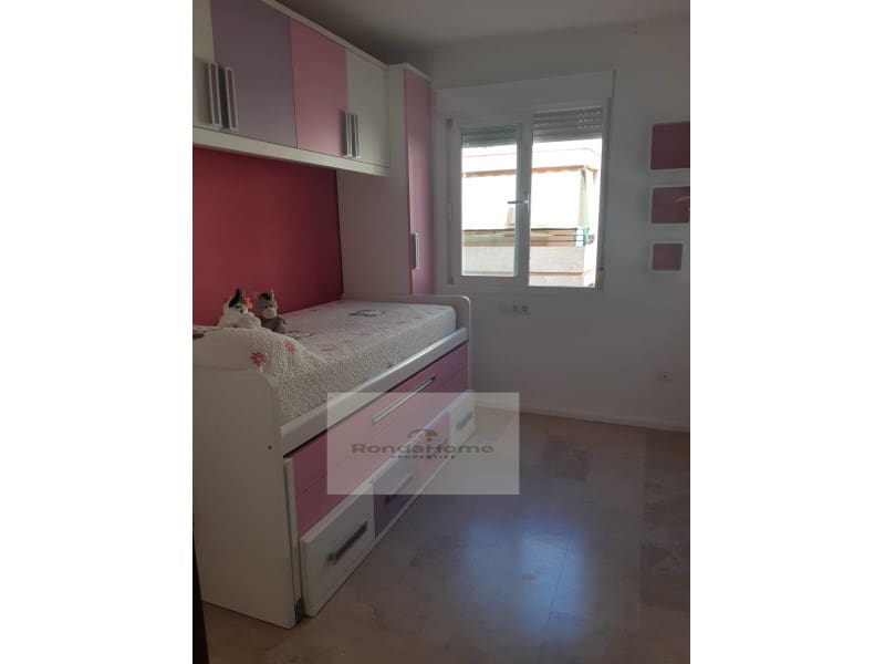 3 soveværelse Lejlighed til leje i Marbella - € 1.200 (Ref: 9999581)