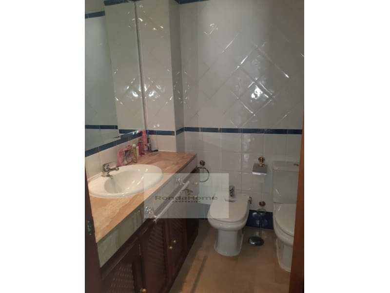 3 soveværelse Lejlighed til leje i Marbella - € 1.200 (Ref: 9999581)
