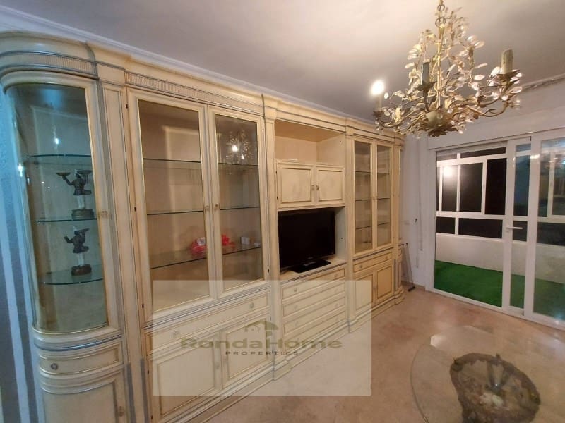 3 soveværelse Lejlighed til leje i Marbella - € 1.200 (Ref: 9999581)
