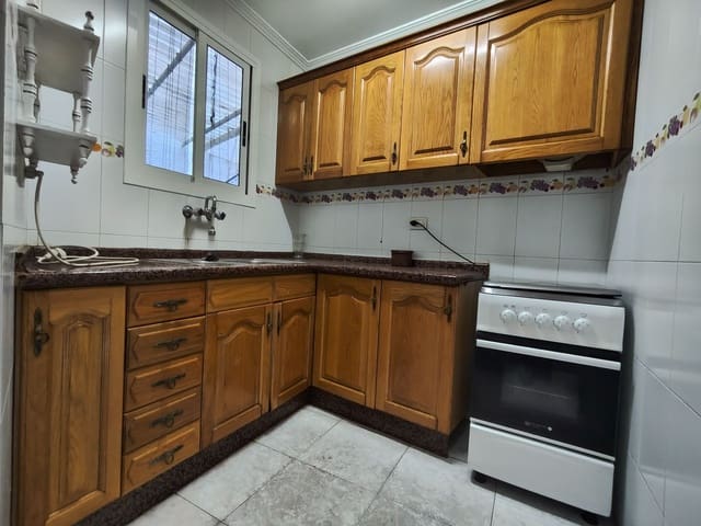 6 makuuhuone Omakotitalo vuokrattavana paikassa Llutxent mukana 
autotalli - 650 € (Ref: 10021933)
