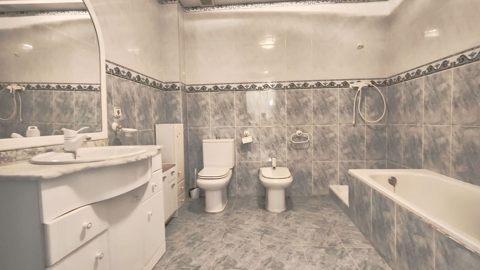 6 quarto Casa em Banda para arrendar em Llutxent com garagem - 650 € (Ref: 10021933)